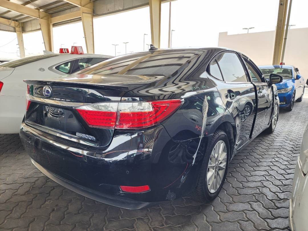 2013 LEXUS ES 300H — 105229 Miles — Lot 38390015 — Souq - Marhaba Auctions Used Cars - Image 5