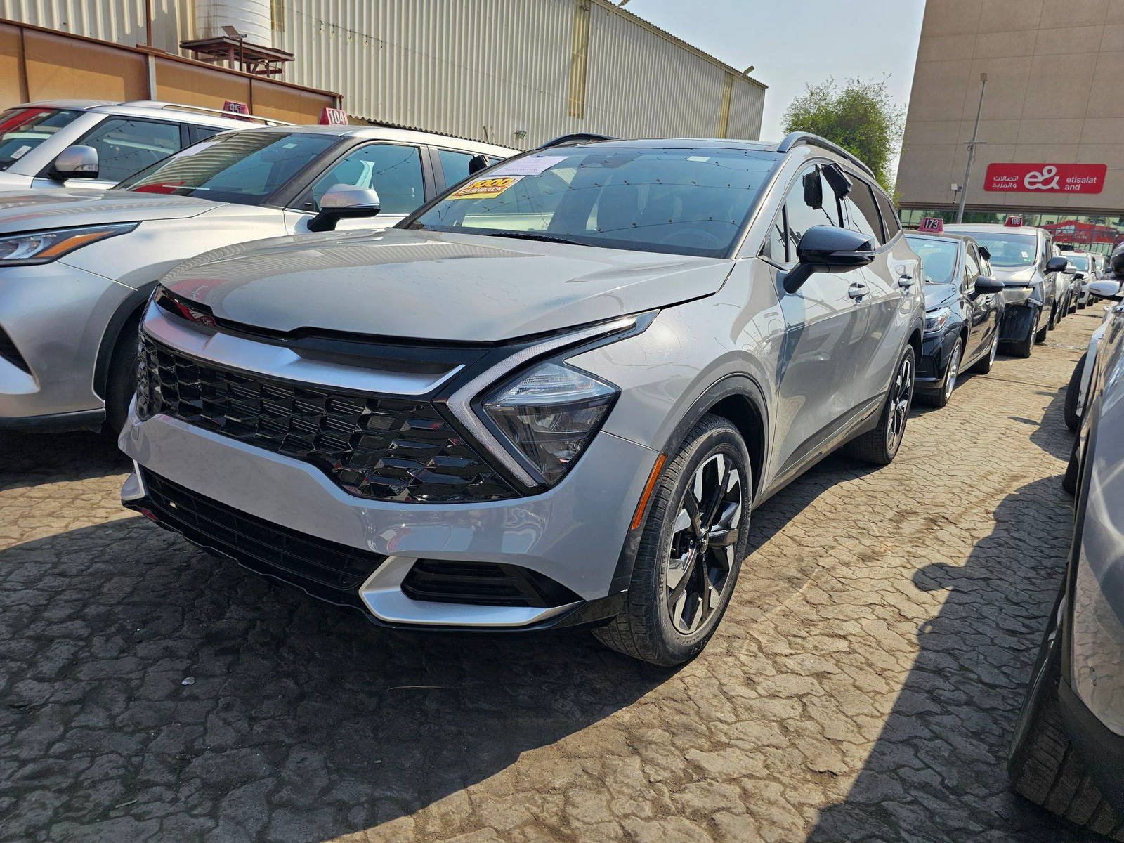 Kia SPORTAGE 2023 view 2