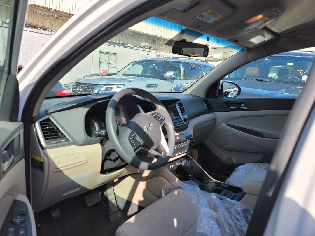 2017 HYUNDAI TUCSON — 94732 Miles — Lot HU353790 — Main - Marhaba Auctions Used Cars - Image 6