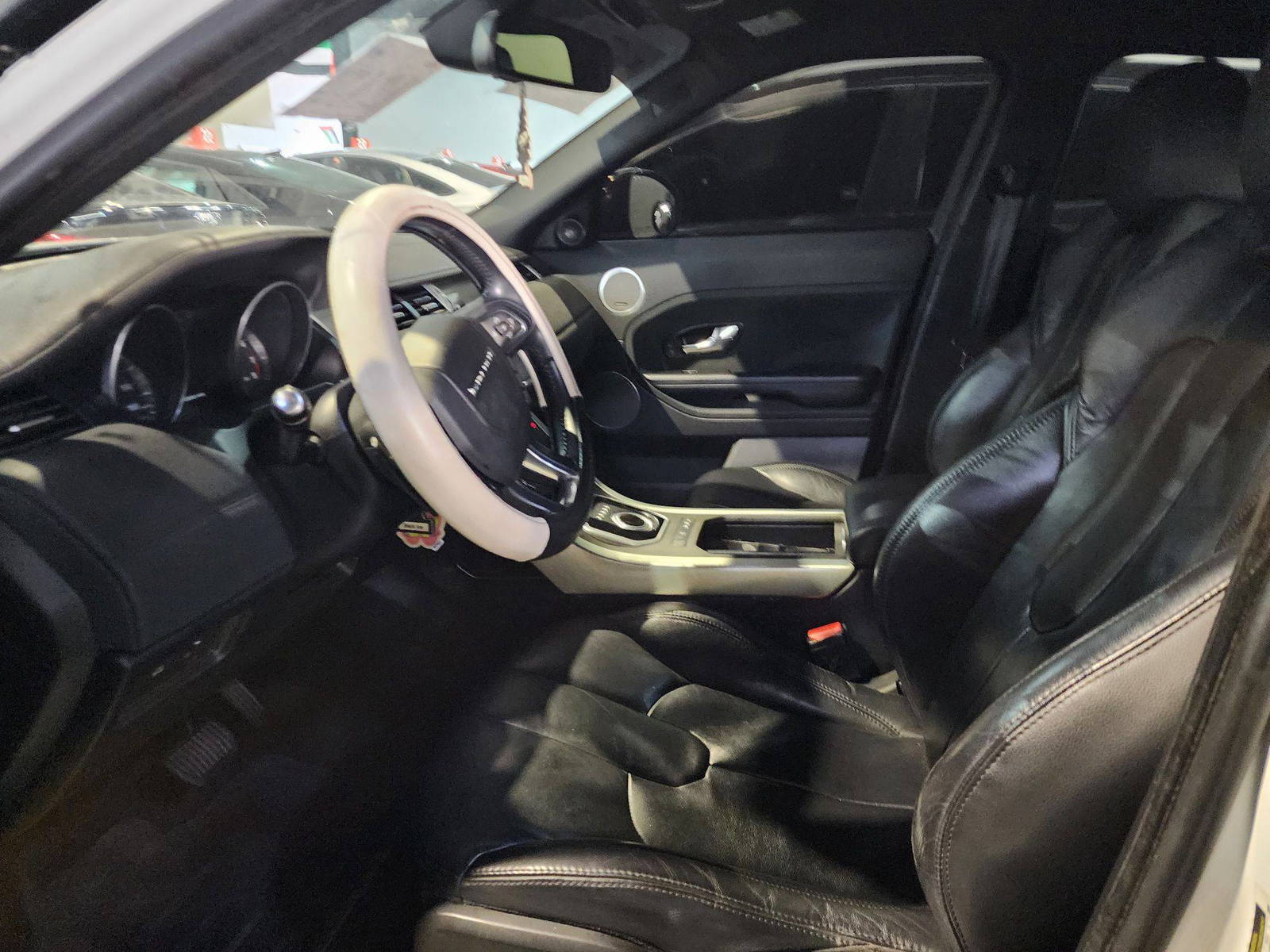 2014 LAND ROVER RANGE ROVER EVOQUE — 126691 Miles — Lot 125487 — Al Quoz - Marhaba Auctions Used Cars - Image 9
