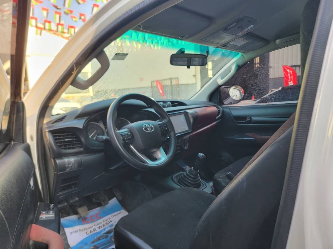 2023 TOYOTA HILUX — 94130 KM — Lot 1856894 — Main - Marhaba Auctions Used Cars - Image 6