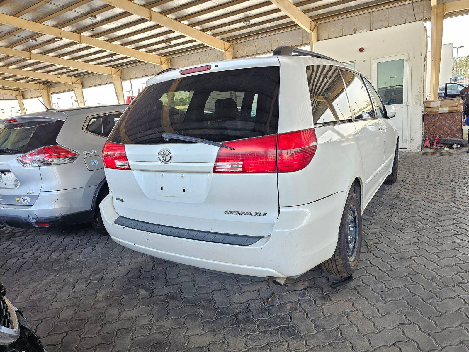 TOYOTA SIENNA 2004 view 2