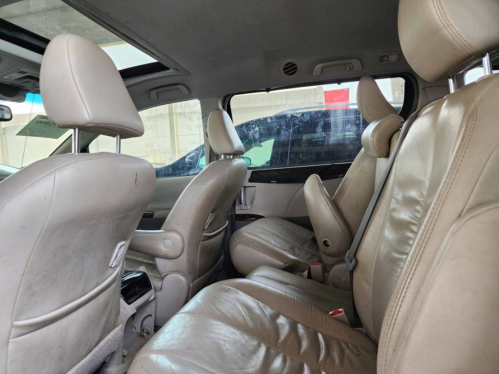 2011 TOYOTA SIENNA — 180135 Miles — Lot 98777 — Souq - Marhaba Auctions Used Cars - Image 7
