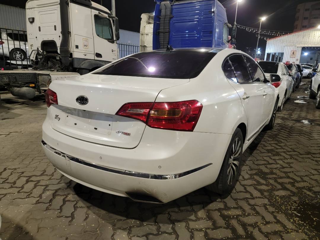 2012 KIA K7 — 320016 KM — Lot 69369 — Main - Marhaba Auctions Used Cars - Image 3