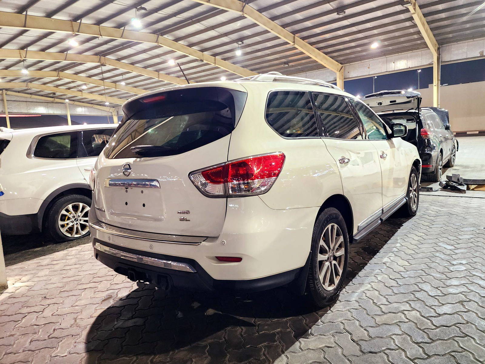 2015 NISSAN PATHFINDER — 157071 Miles — Lot 78342594 — Souq - Marhaba Auctions Used Cars - Image 4