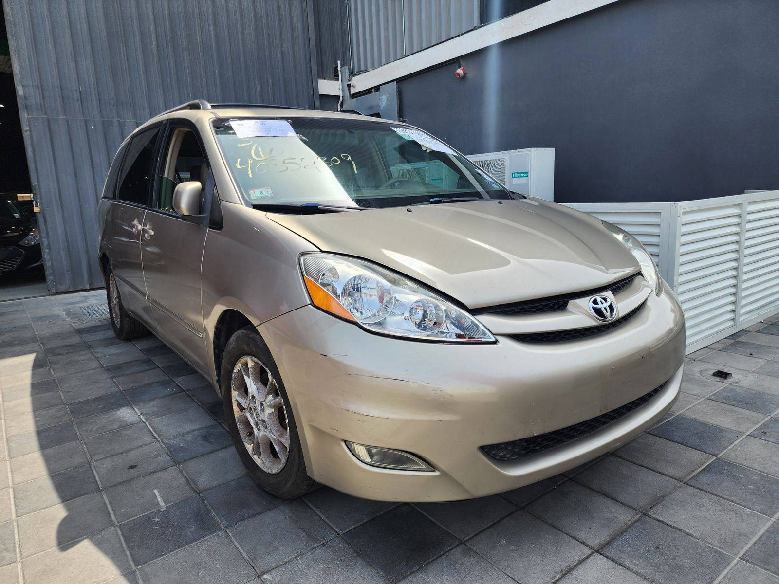 2006 TOYOTA SIENNA — 154237 Miles — Lot 21306 — Al Quoz - Marhaba Auctions Used Cars - Image 3