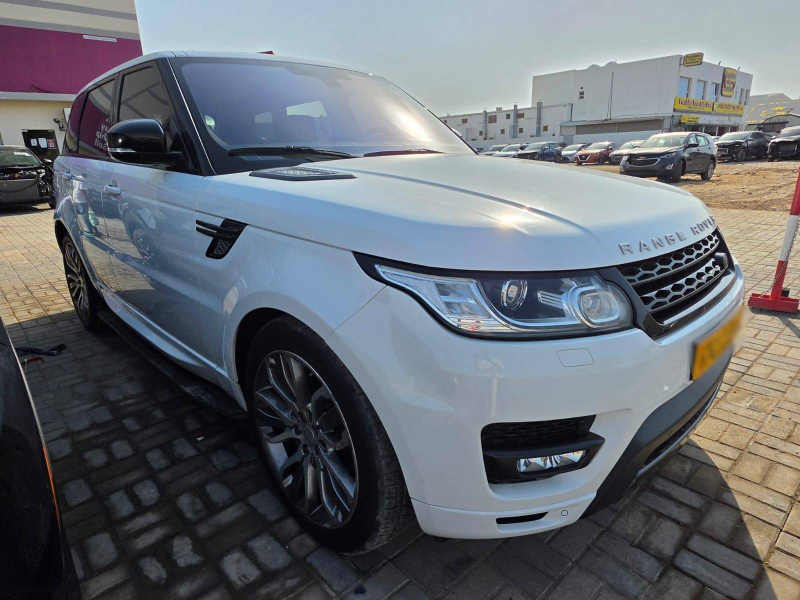 2016 LAND ROVER RANGE ROVER SPORT HSE — 195884 KM — Lot 2VF4GA662273 - Marhaba Auctions Used Cars - Image 4