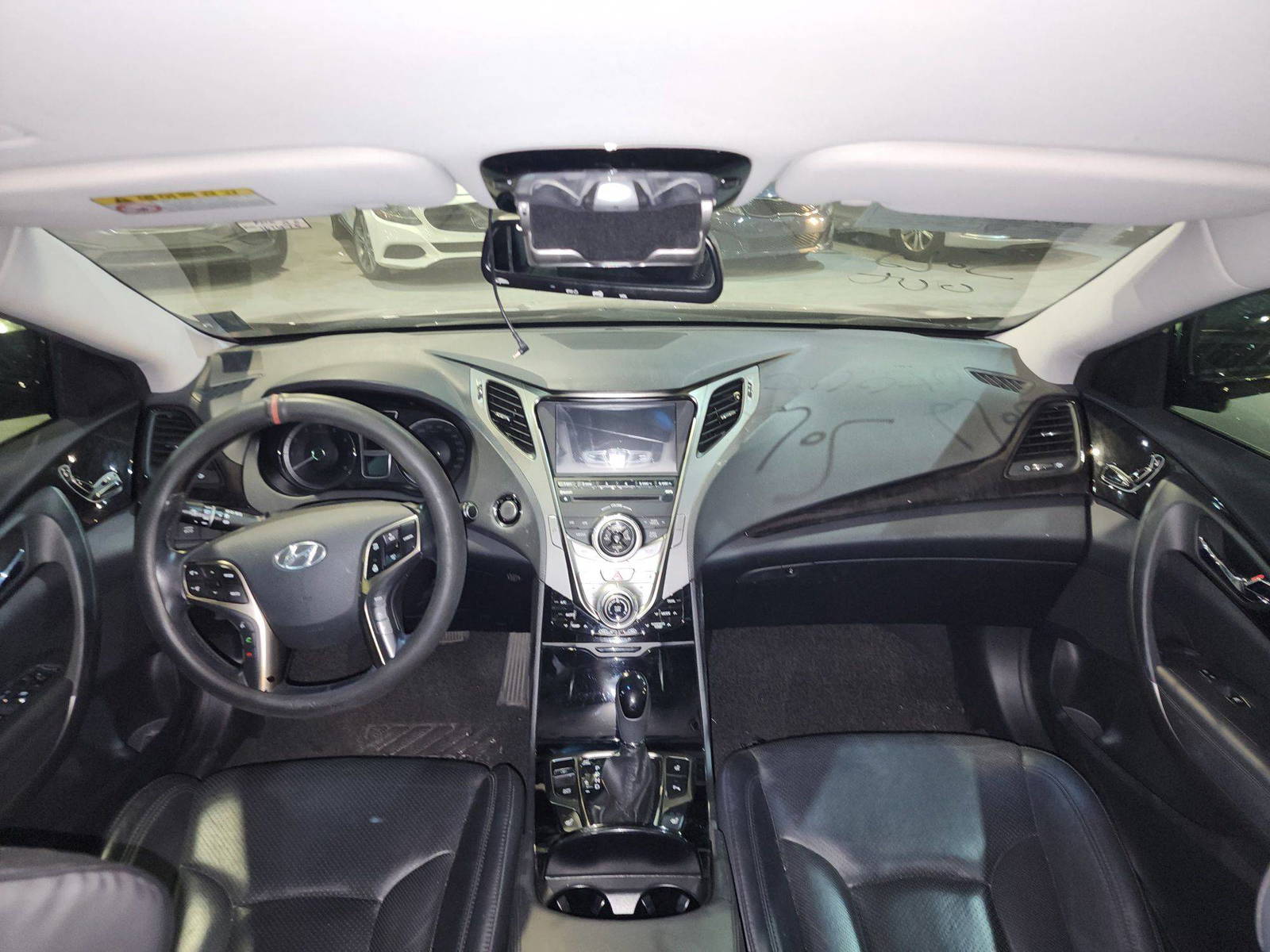 2012 HYUNDAI GRANDEUR — 161475 KM — Lot 206449 — Al Quoz - Marhaba Auctions Used Cars - Image 8