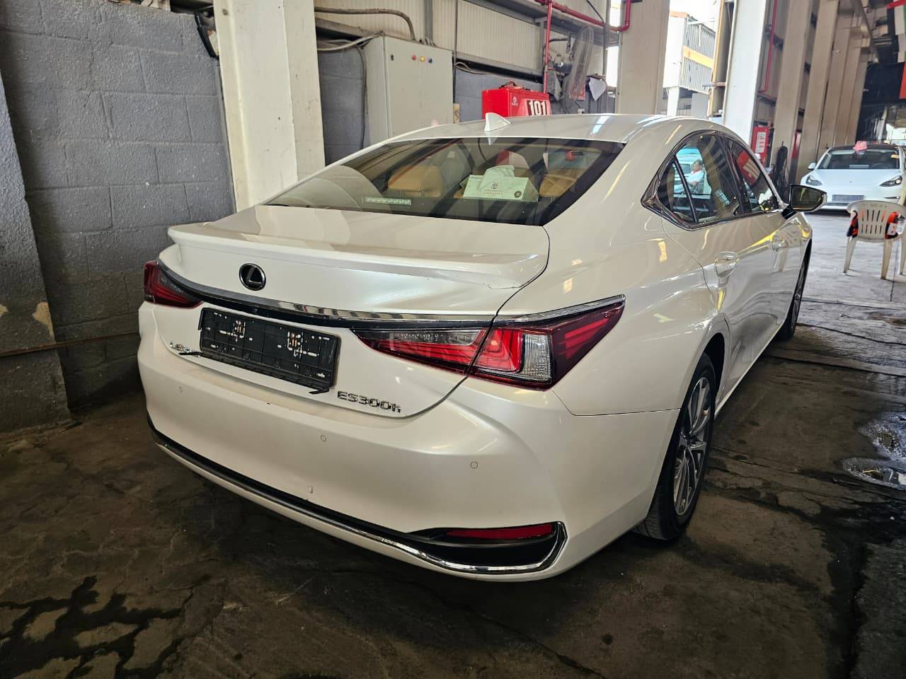 2023 LEXUS ES 300H — 146038 KM — Lot P2203865 — Main - Marhaba Auctions Used Cars - Image 5