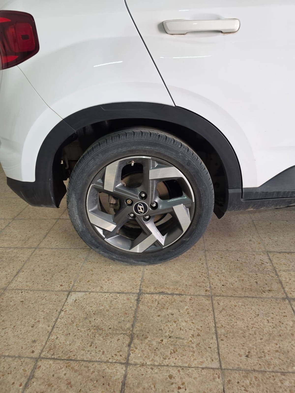 HYUNDAI VENUE SEL 2021 - Marhaba Auction Used Cars - Image 5