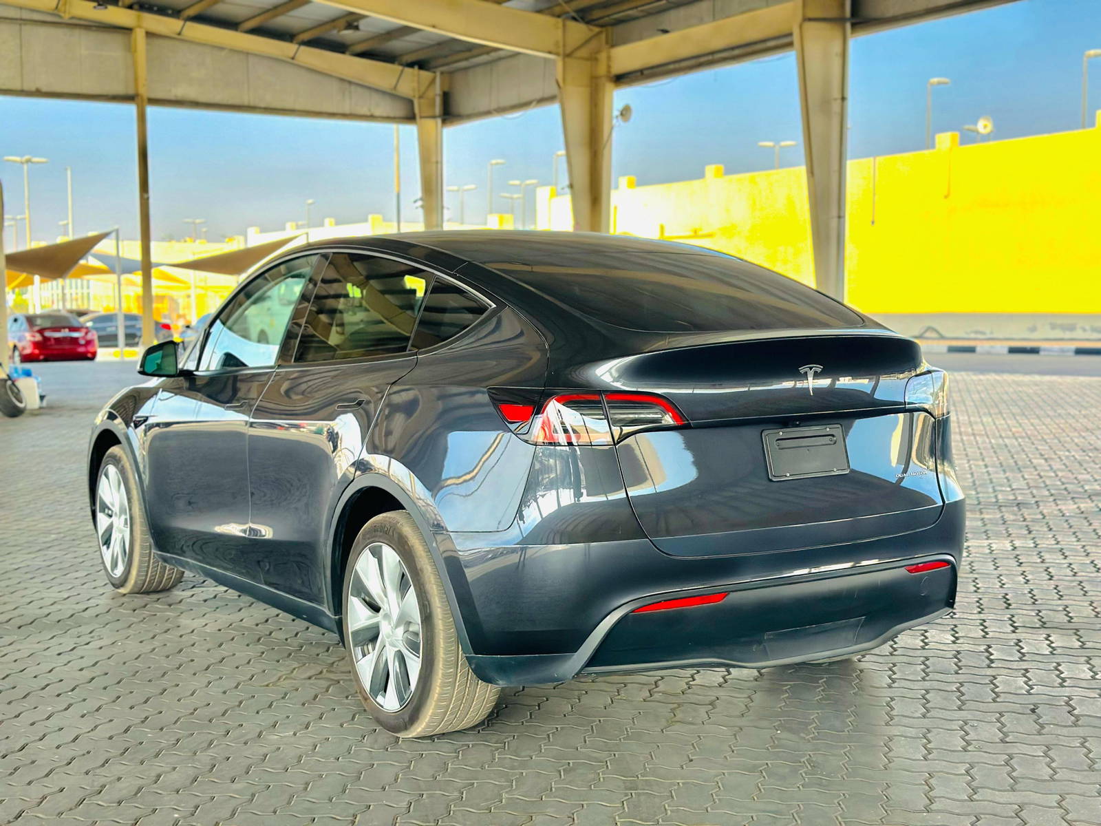 2024 TESLA MODEL Y — 3879 KM — Lot RF061417 — Souq - Marhaba Auctions Used Cars - Image 4