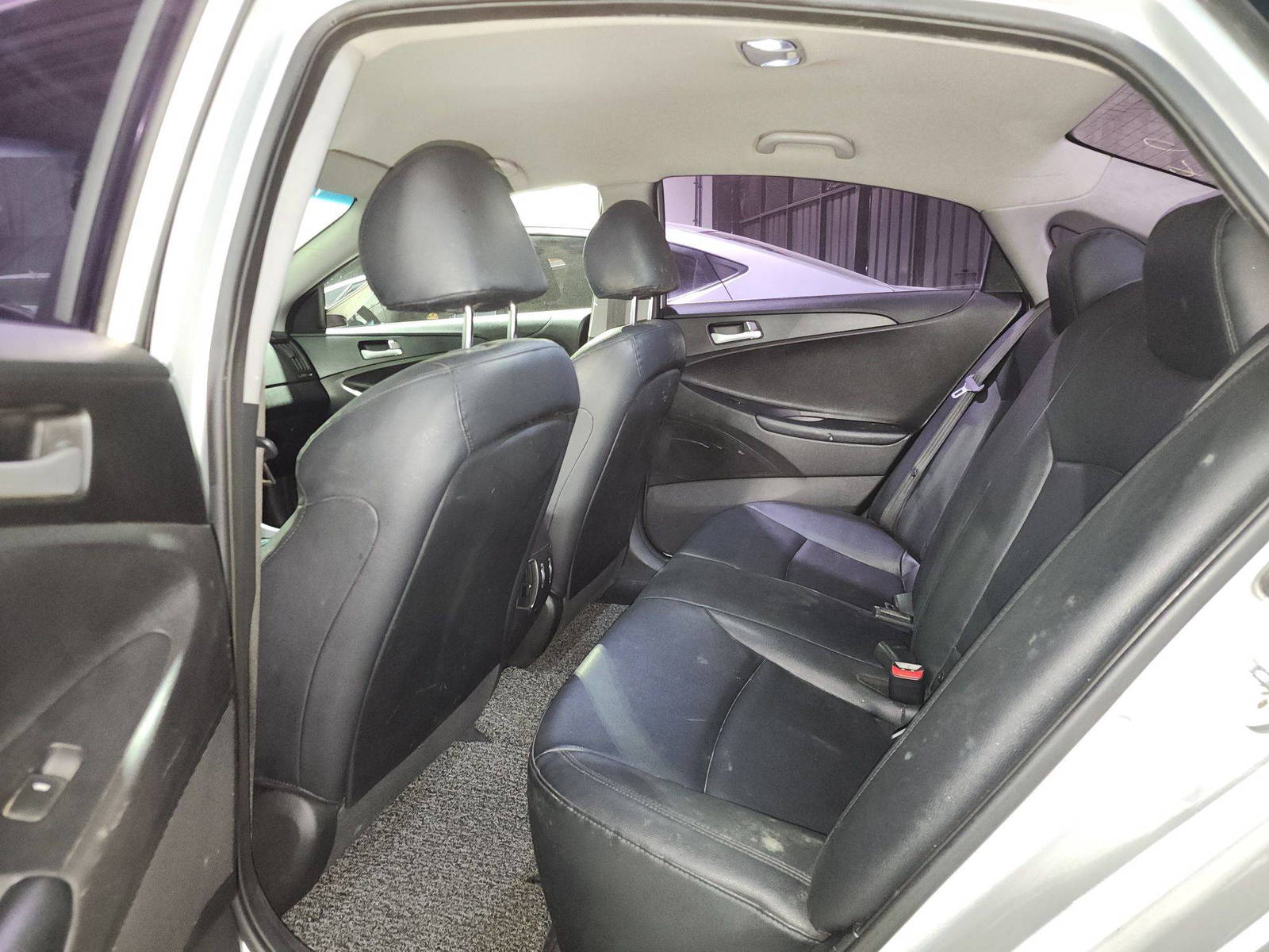 2012 HYUNDAI SONATA — 298092 KM — Lot 446950 — Al Quoz - Marhaba Auctions Used Cars - Image 7
