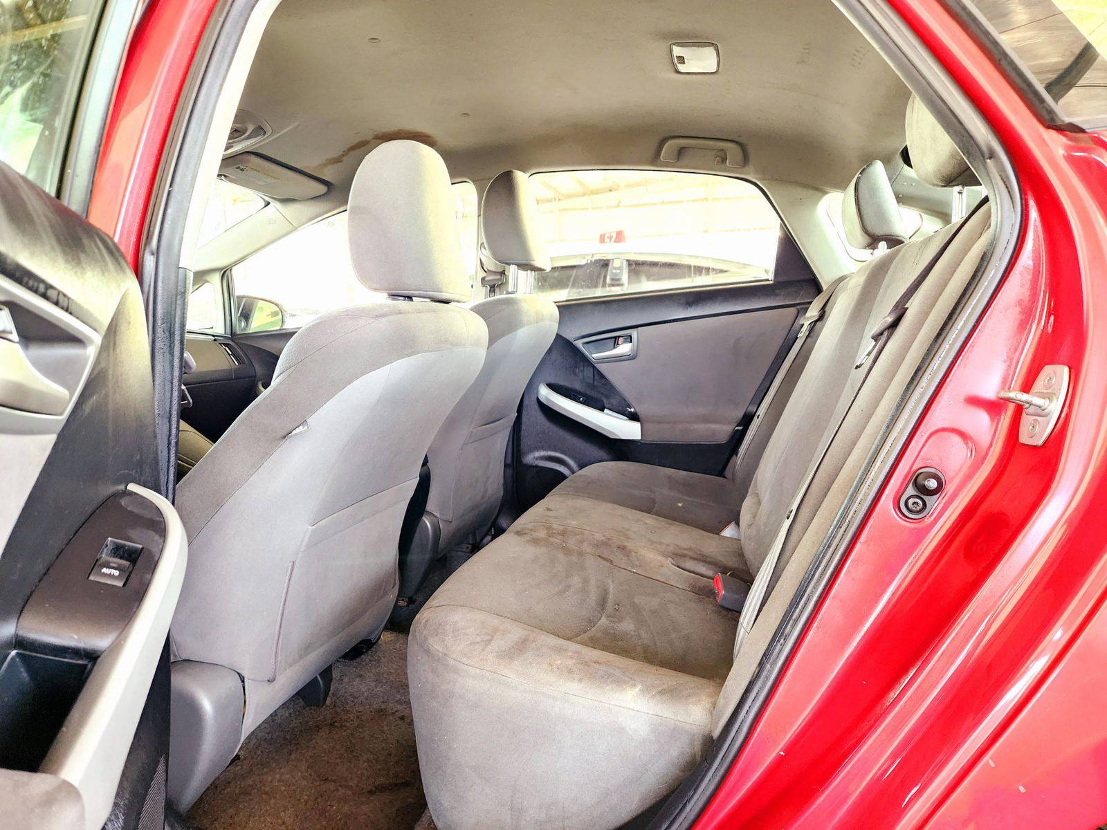 2013 TOYOTA PRIUS — 184011 Miles — Lot 1D5664051 — Souq - Marhaba Auctions Used Cars - Image 6
