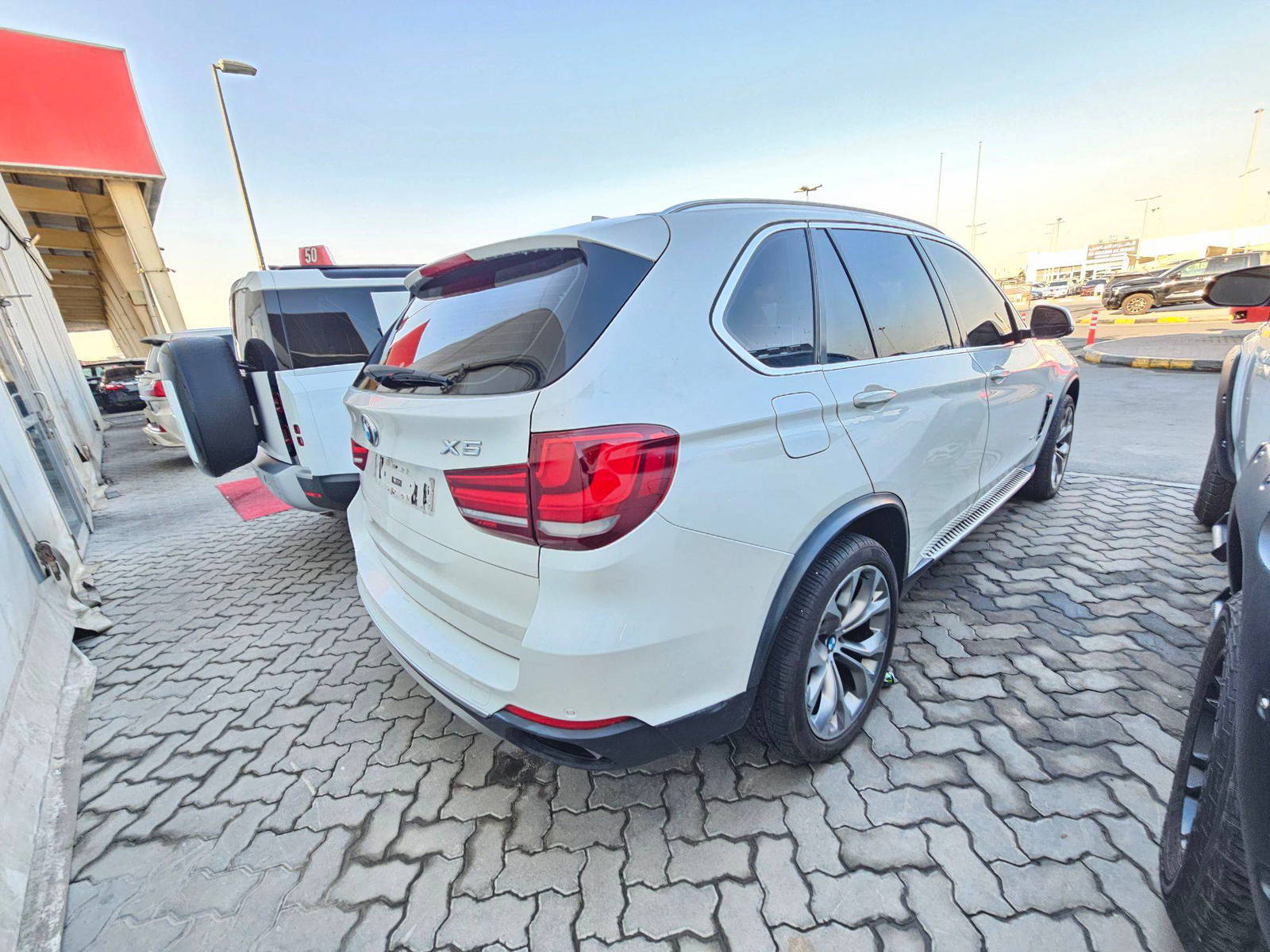 2014 BMW X 5 — 123684 KM — Lot E0C08228 — Souq - Marhaba Auctions Used Cars - Image 5