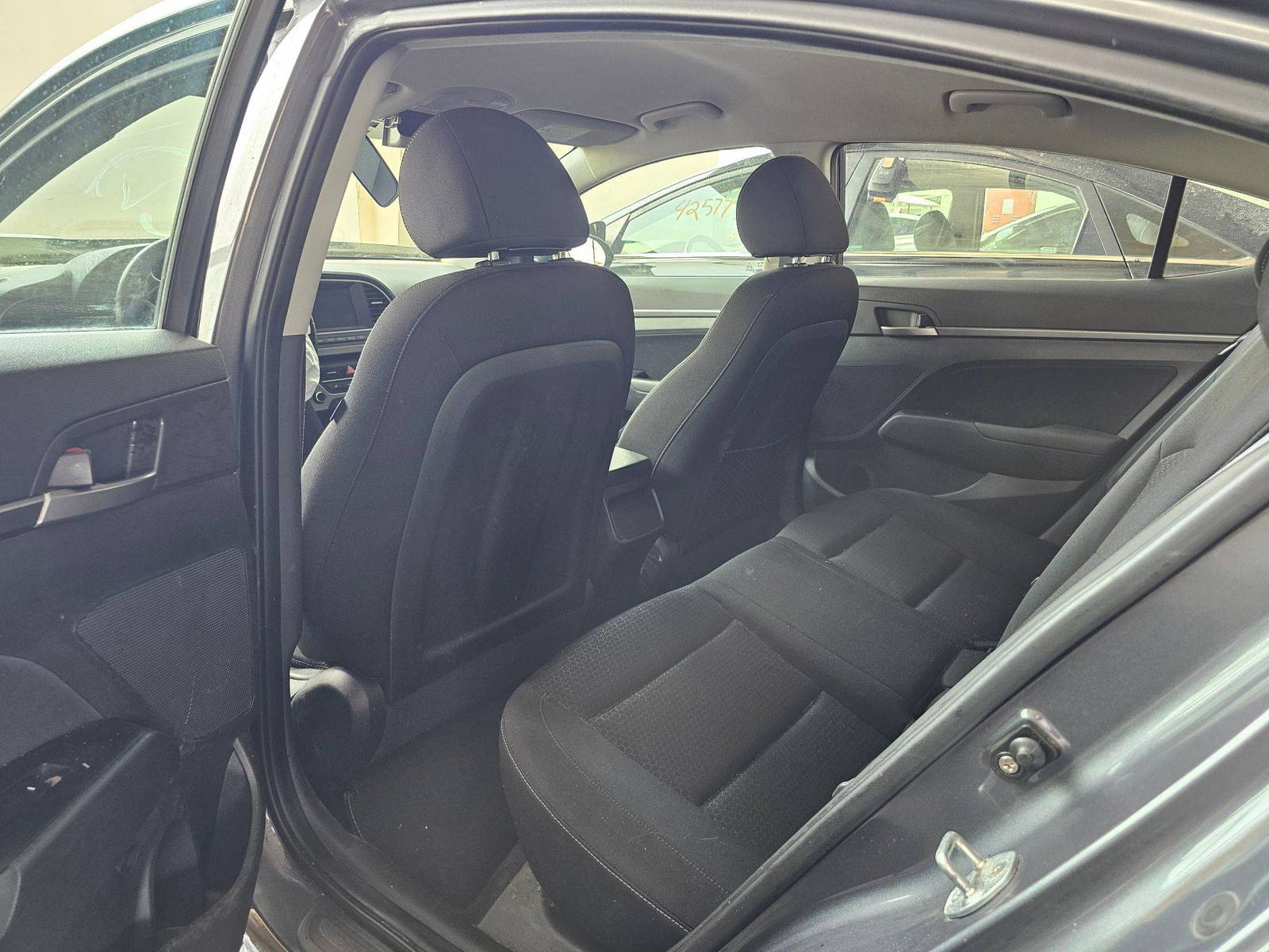 2017 HYUNDAI ELANTRA — 103281 KM — Lot 093695 — Main - Marhaba Auctions Used Cars - Image 6