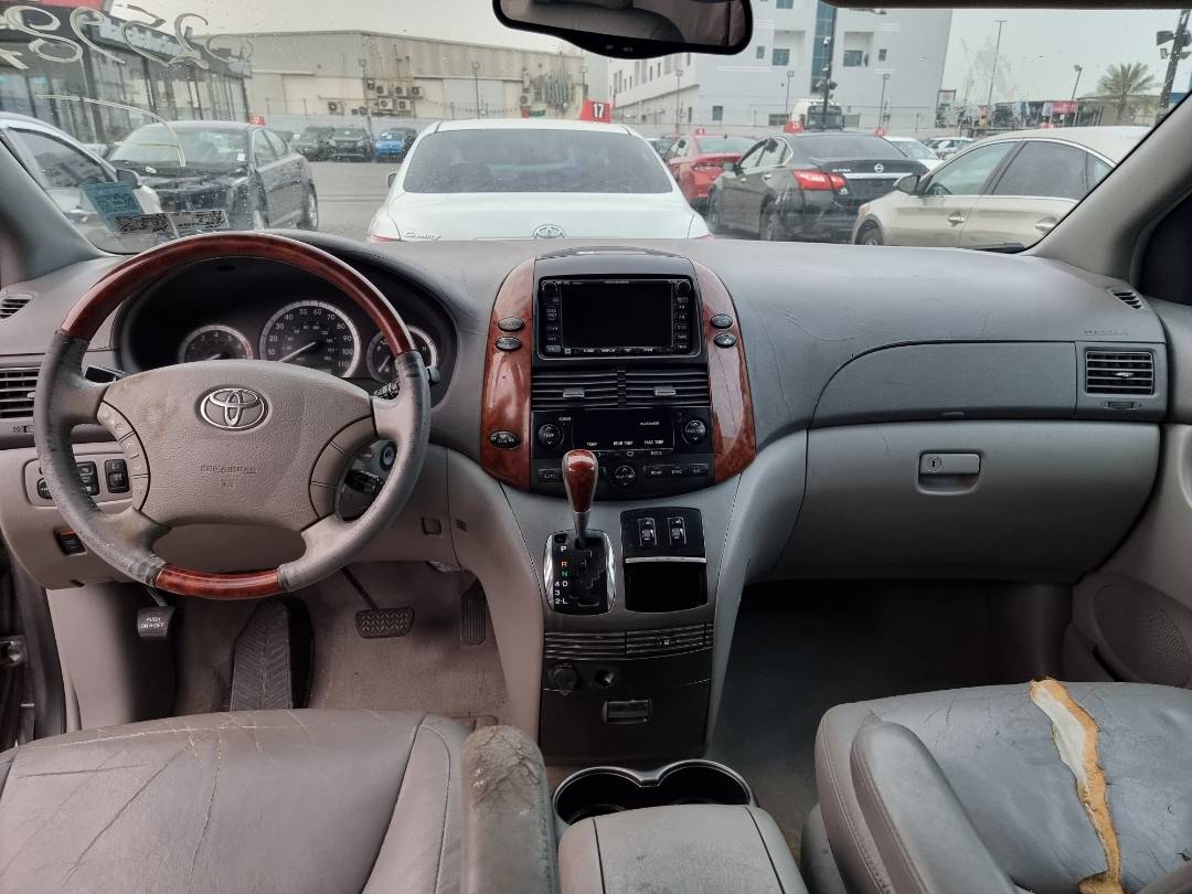 2004 TOYOTA SIENNA — 242447 Miles — Lot 124587 — Ind. 12 - Marhaba Auctions Used Cars - Image 8
