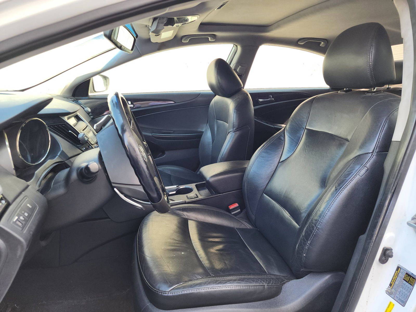 2013 HYUNDAI SONATA — 212339 Miles — Lot 23344 — Al Quoz - Marhaba Auctions Used Cars - Image 9