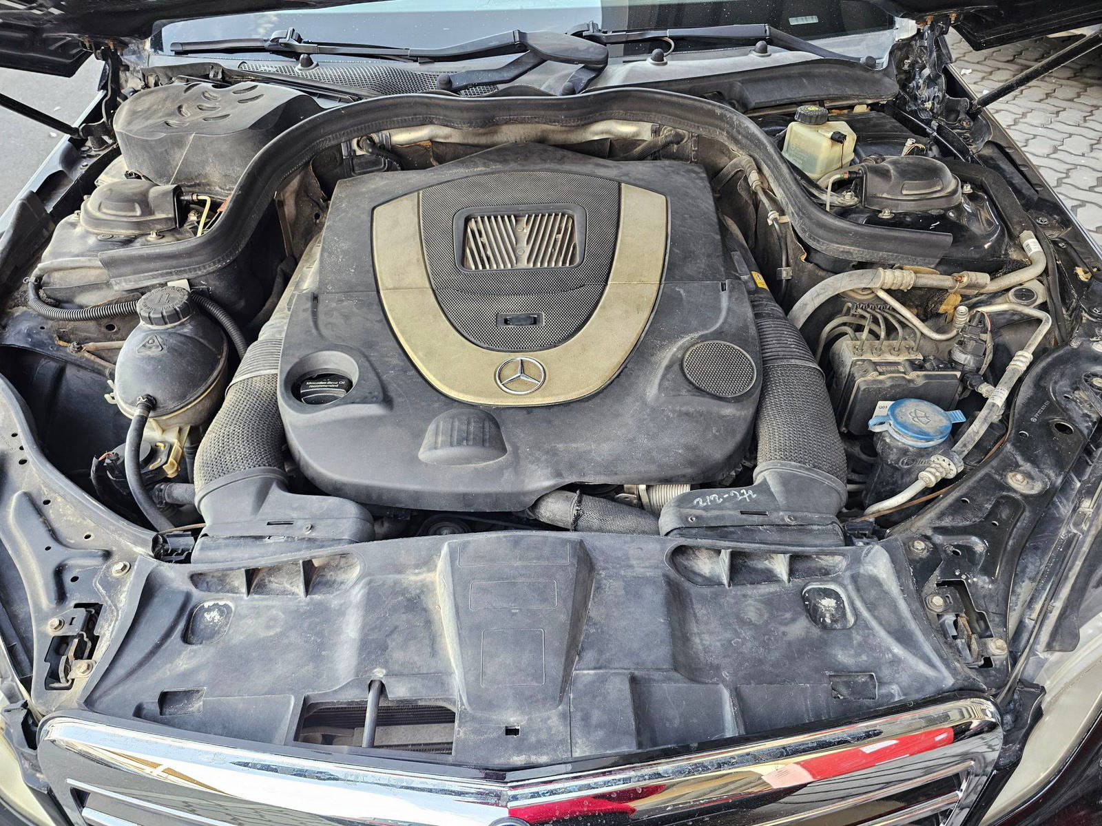 2010 MERCEDES BENZ E 550 — 170131 KM — Lot 4AA123681 — Souq - Marhaba Auctions Used Cars - Image 11