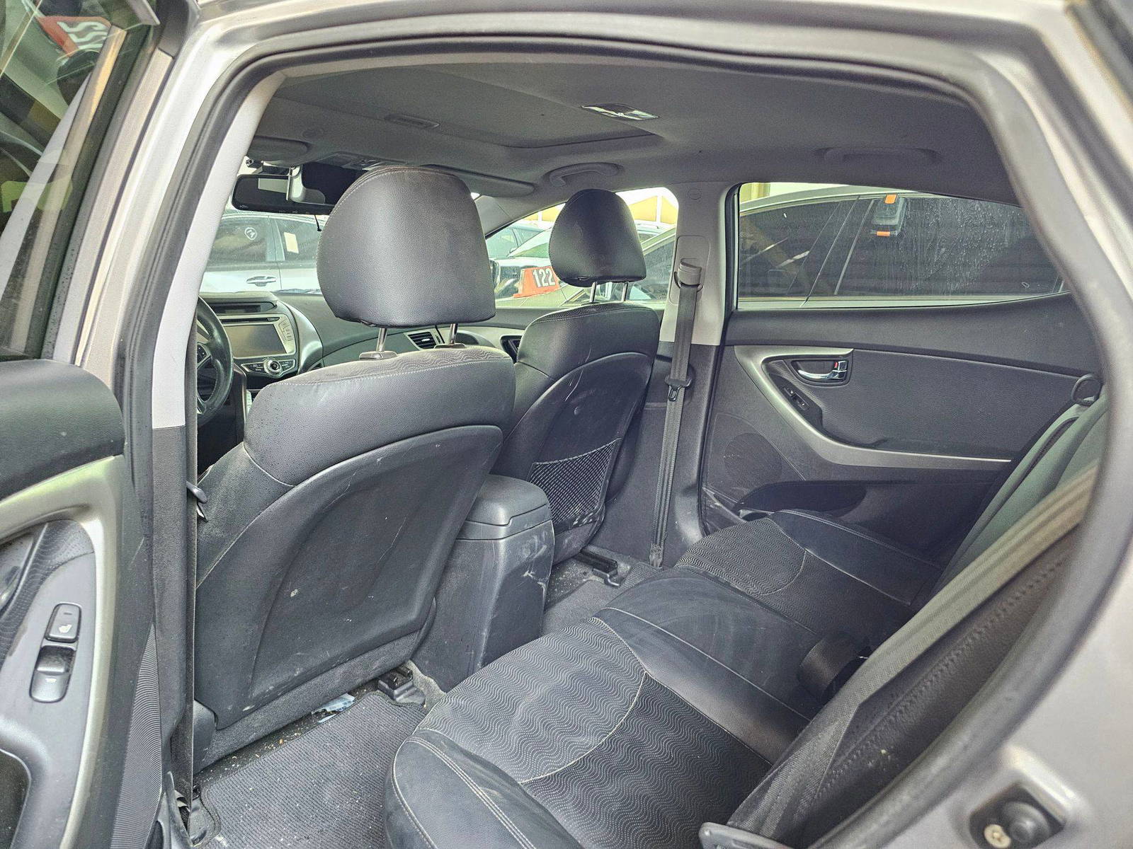 2012 HYUNDAI AVANTE — 177041 KM — Lot 421637 — Souq - Marhaba Auctions Used Cars - Image 6