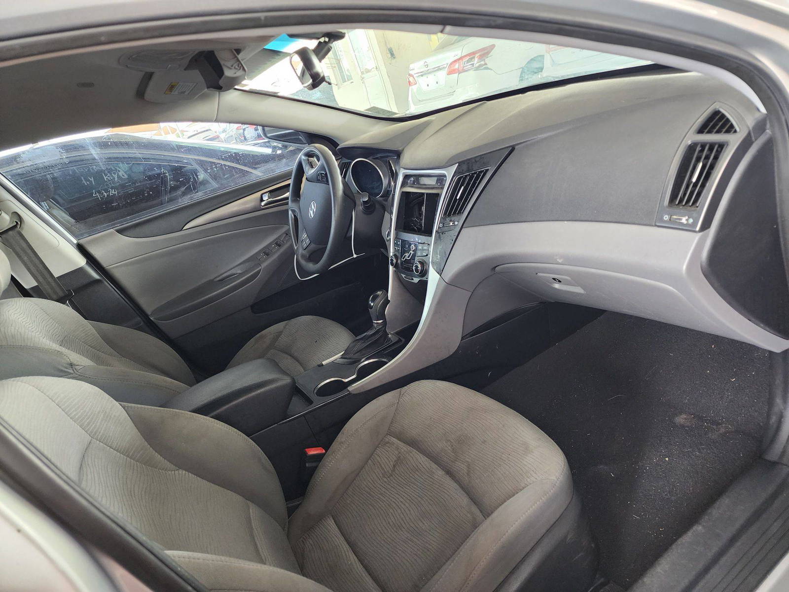 2012 HYUNDAI SONATA — 187922 Miles — Lot 38384634 — Souq - Marhaba Auctions Used Cars - Image 5