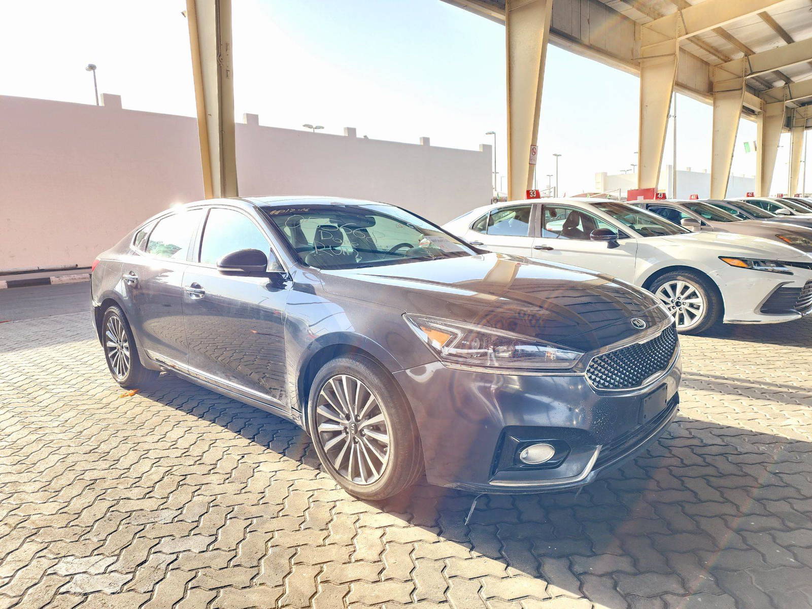 2017 KIA CADENZA — 186011 Miles — Lot H5055668 — Souq - Marhaba Auctions Used Cars - Image 4