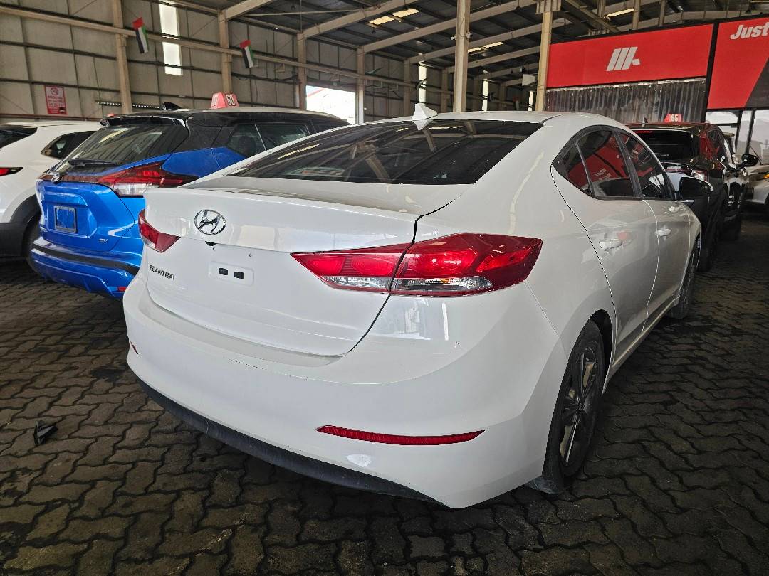 HYUNDAI ELANTRA