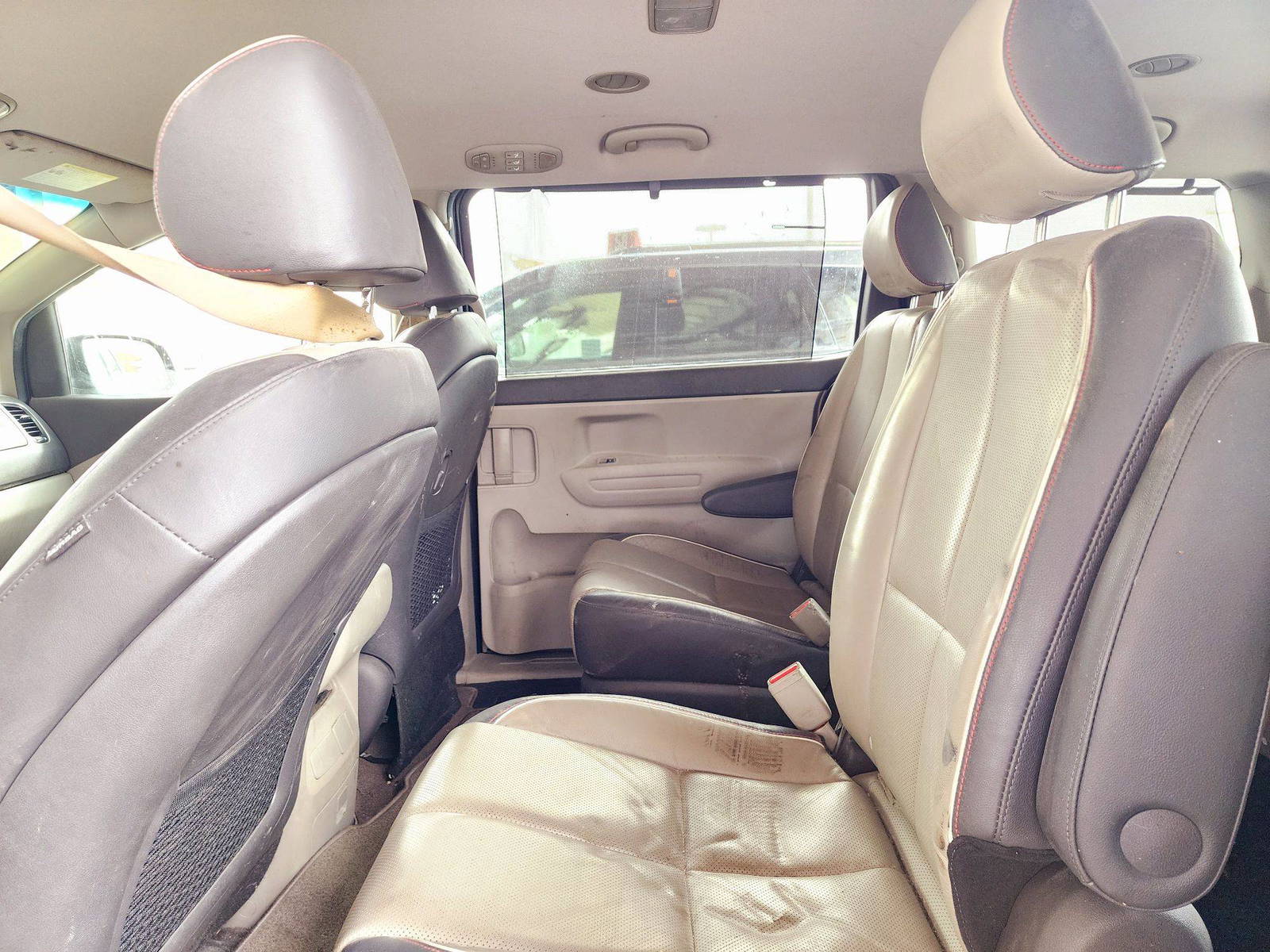 2017 KIA SEDONA — 117234 Miles — Lot 65008294 — Souq - Marhaba Auctions Used Cars - Image 7