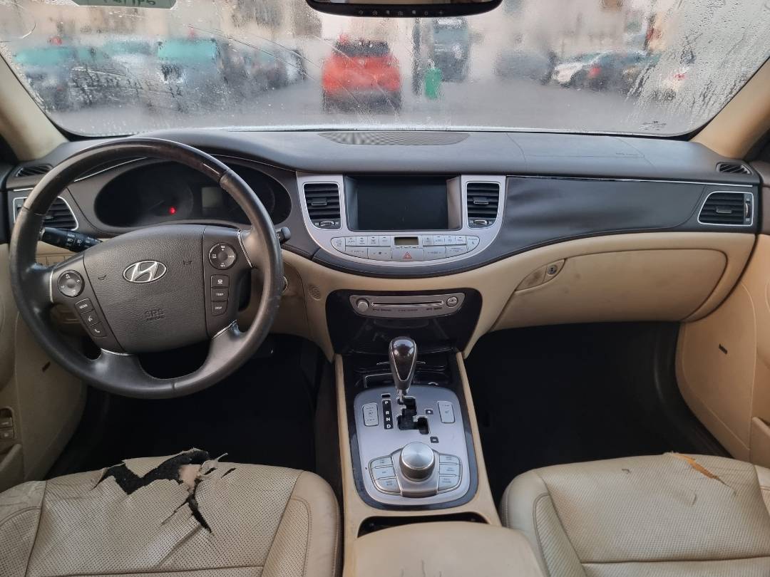 2011 HYUNDAI GENESIS — 241127 Miles — Lot 1252478 — Ind. 12 - Marhaba Auctions Used Cars - Image 7