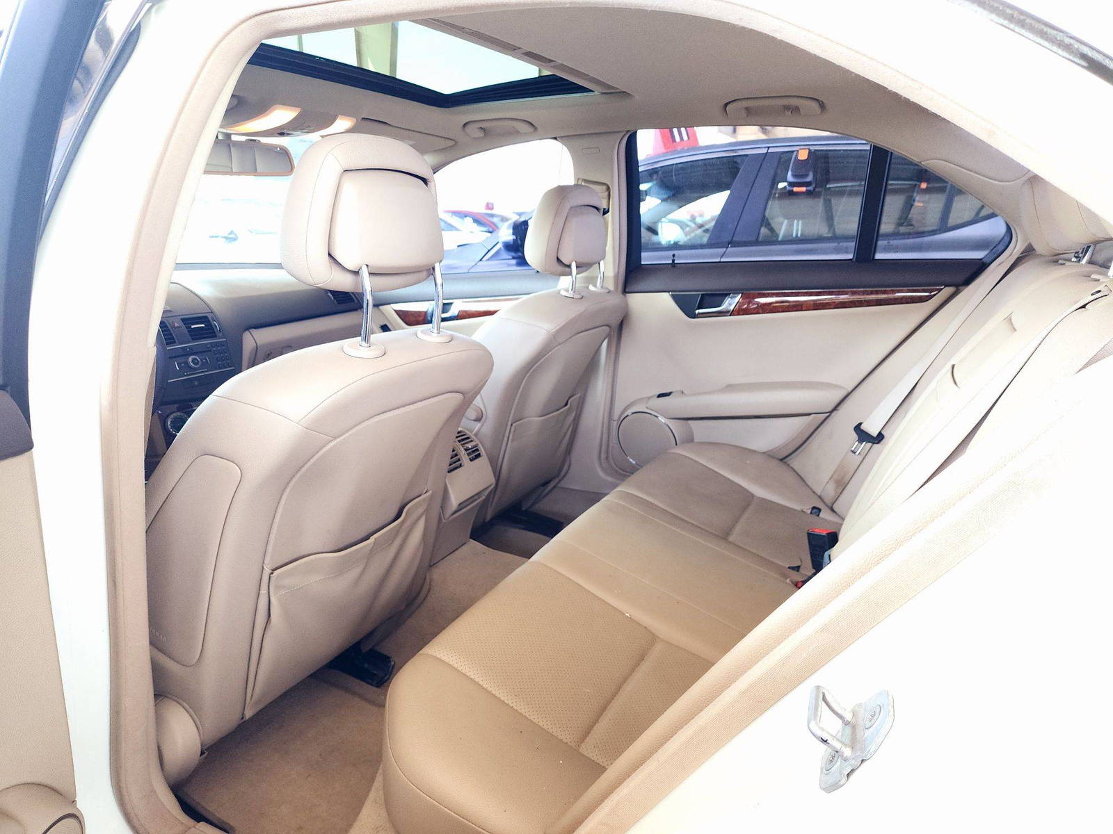 2011 MERCEDES BENZ C 350 — 165746 Miles — Lot GB4BF531712 — Souq - Marhaba Auctions Used Cars - Image 6