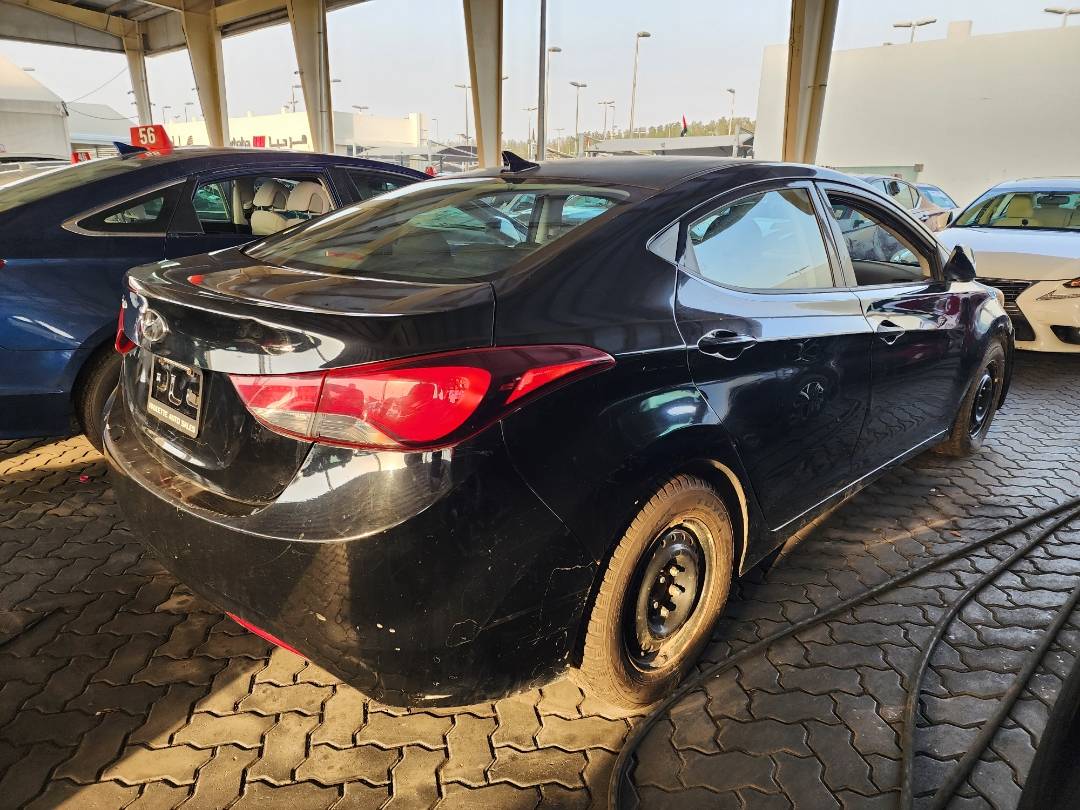 2015 HYUNDAI ELANTRA — 156075 KM — Lot 33042 — Souq - Marhaba Auctions Used Cars - Image 8