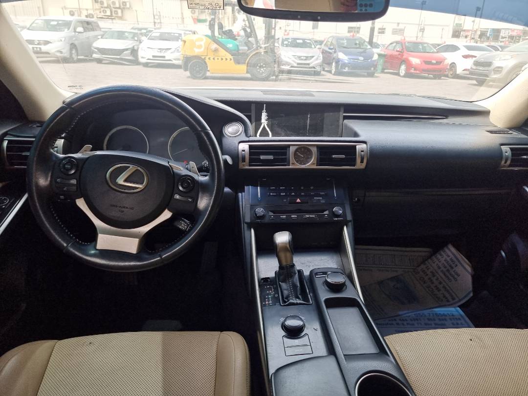2014 LEXUS IS 250 — 174709 KM — Lot 215478 — Ind. 12 - Marhaba Auctions Used Cars - Image 7