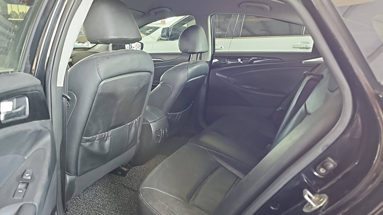 2011 HYUNDAI SONATA — 254369 KM — Lot 125478 — Souq - Marhaba Auctions Used Cars - Image 6