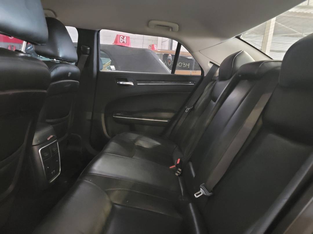 2019 CHRYSLER 300 — 104717 KM — Lot H687195 — Souq - Marhaba Auctions Used Cars - Image 7