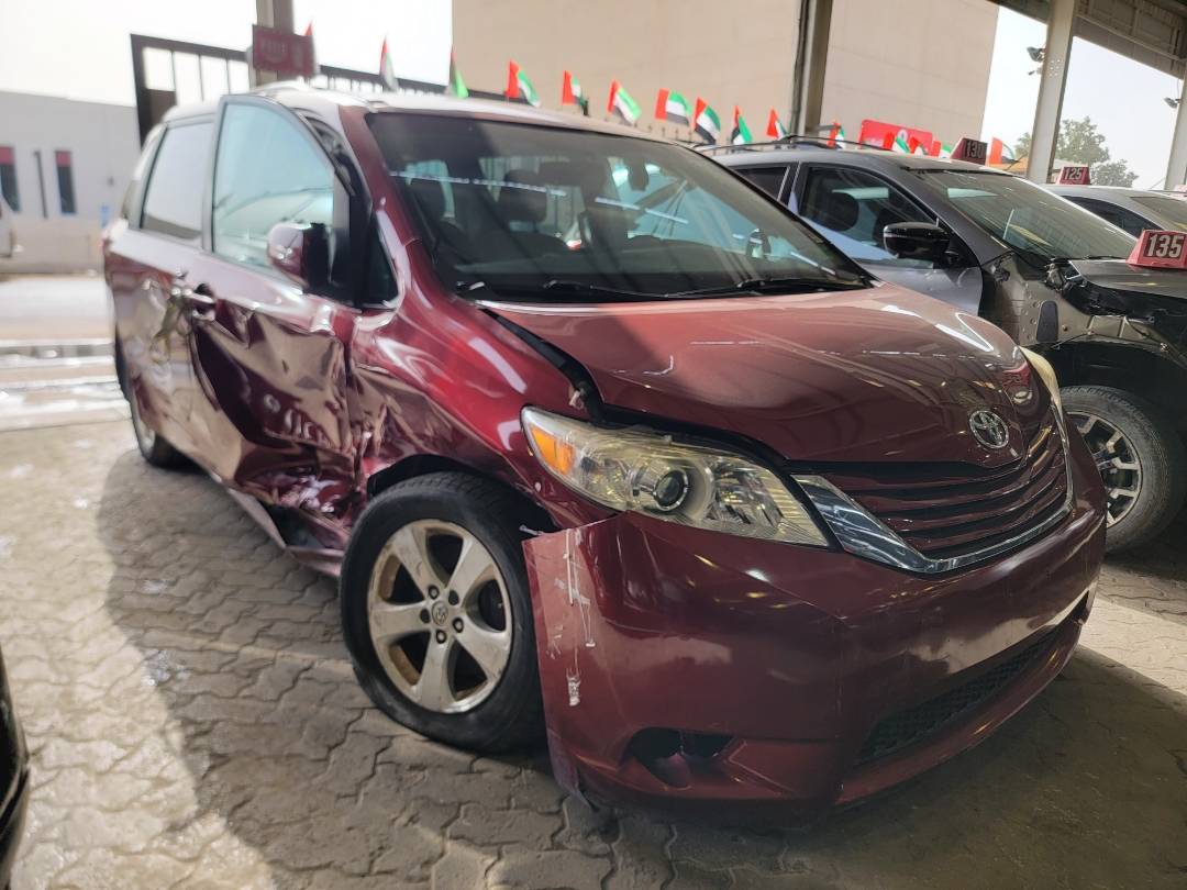 2017 TOYOTA SIENNA — 114519 Miles — Lot 846477 — Main - Marhaba Auctions Used Cars - Image 5