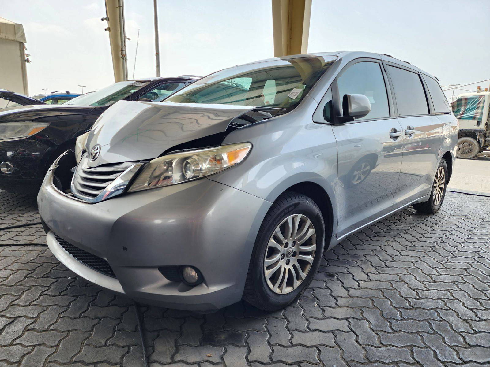 2011 TOYOTA SIENNA — 180135 Miles — Lot 98777 — Souq - Marhaba Auctions Used Cars - Image 5