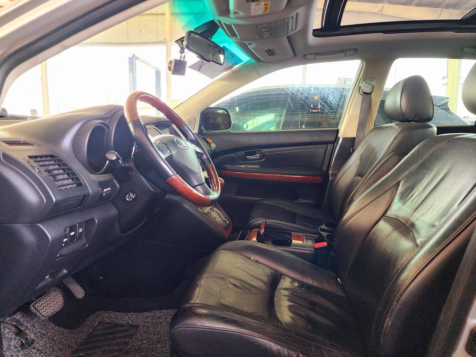 2008 LEXUS RX 350 — 260891 KM — Lot 046628 — Souq - Marhaba Auctions Used Cars - Image 9