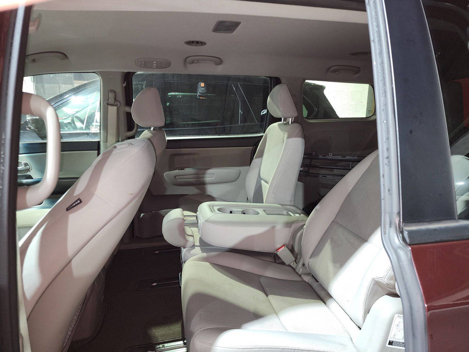 2019 KIA SEDONA — 72422 Miles — Lot 80479574 — Al Quoz - Marhaba Auctions Used Cars - Image 6
