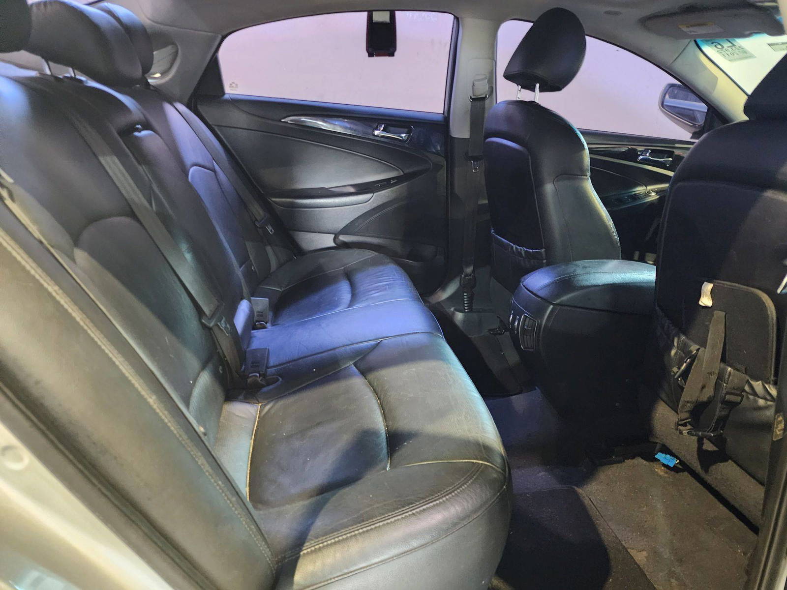 2011 HYUNDAI SONATA — 223972 Miles — Lot 36736 — Al Quoz - Marhaba Auctions Used Cars - Image 7