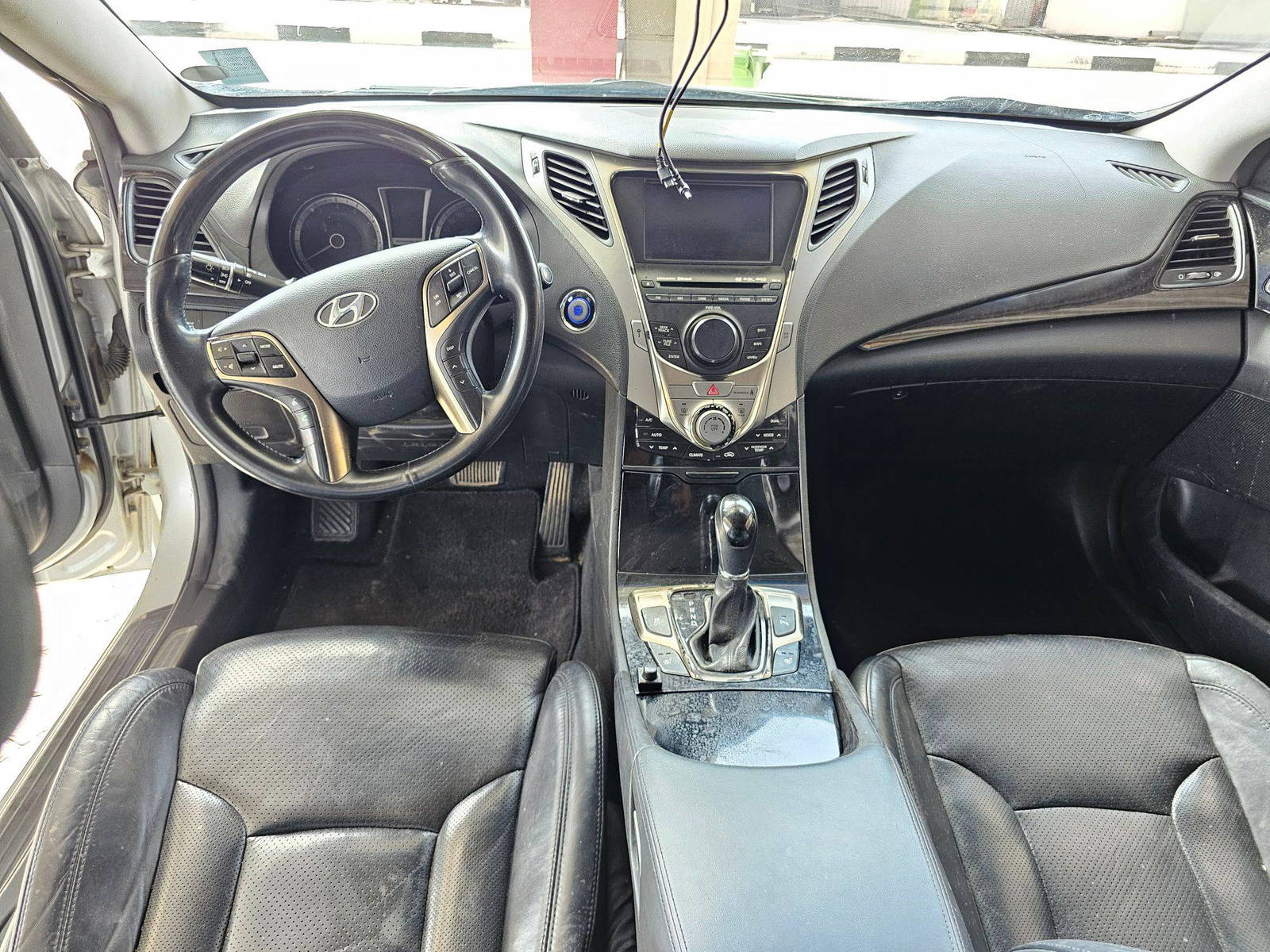 2011 HYUNDAI GRANDEUR — 78120 KM — Lot 012038 — Ind. 12 - Marhaba Auctions Used Cars - Image 7