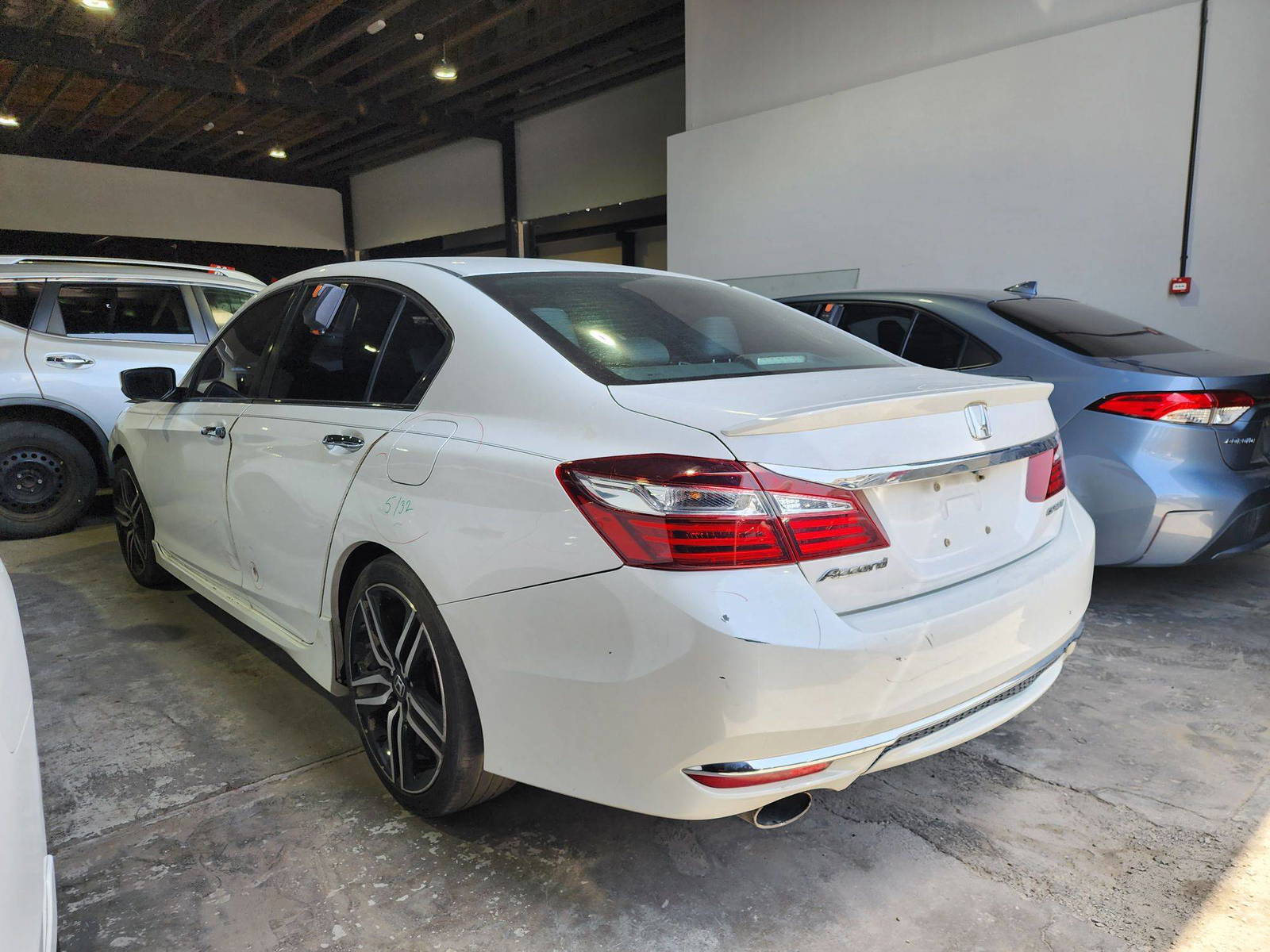 2016 HONDA ACCORD — 162007 Miles — Lot GA113913 — Souq - Marhaba Auctions Used Cars - Image 3