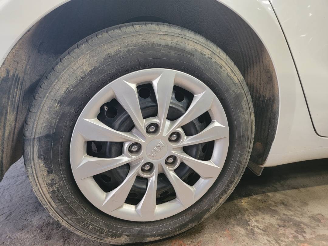 2017 KIA FORTE — 188417 Miles — Lot E089539 - Marhaba Auctions Used Cars - Image 4