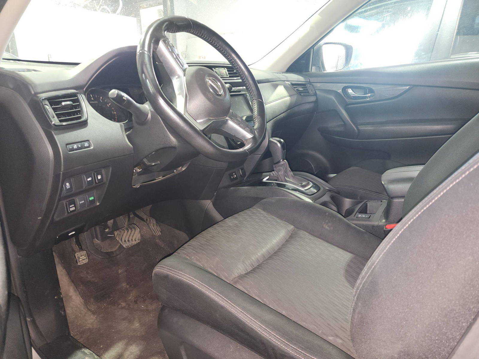 NISSAN ROGUE 2018 - Marhaba Auction Used Cars - Image 9