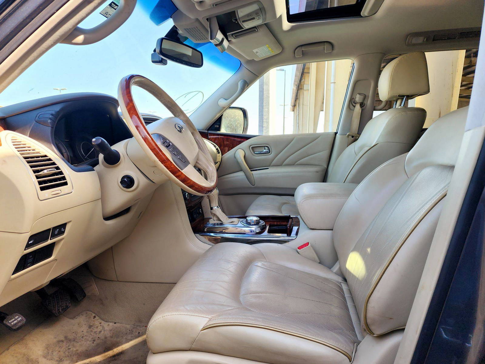 2015 INFINITI QX80 — 154333 Miles — Lot 65805134 — Souq - Marhaba Auctions Used Cars - Image 9