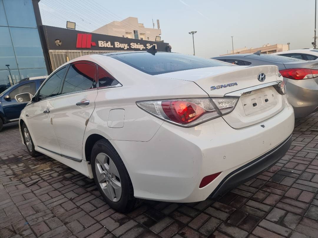 2012 HYUNDAI SONATA — 226199 KM — Lot 013289 — Souq - Marhaba Auctions Used Cars - Image 5