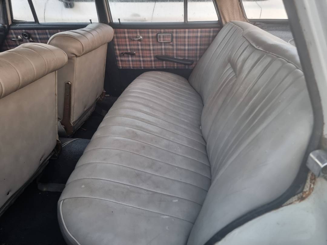 1965 MERCEDES BENZ 190 — Lot 114079F — Ind. 12 - Marhaba Auctions Used Cars - Image 6