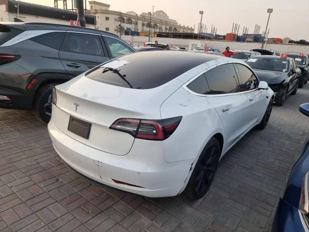 Tesla Model 3 2019 view 2