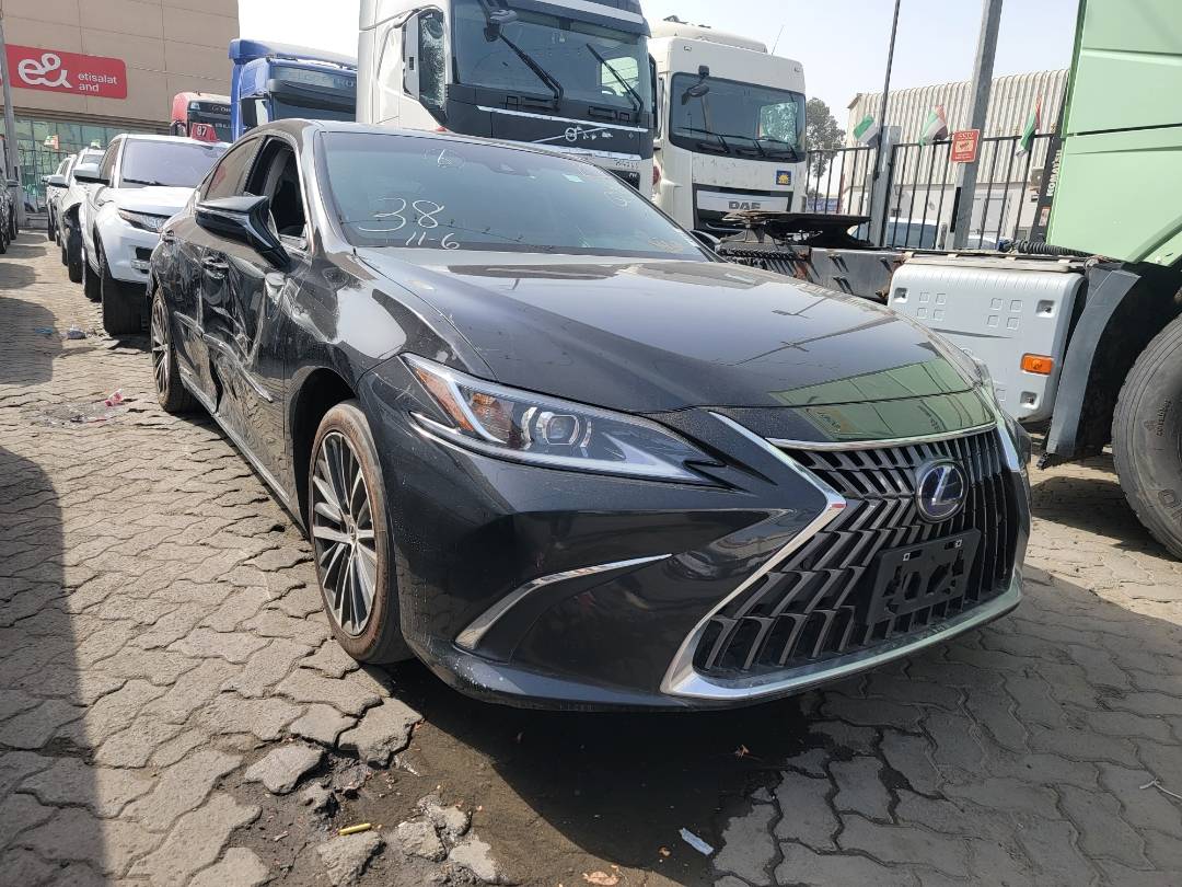 2022 LEXUS ES 300H — 131796 Miles — Lot U025914 — Main - Marhaba Auctions Used Cars - Image 5