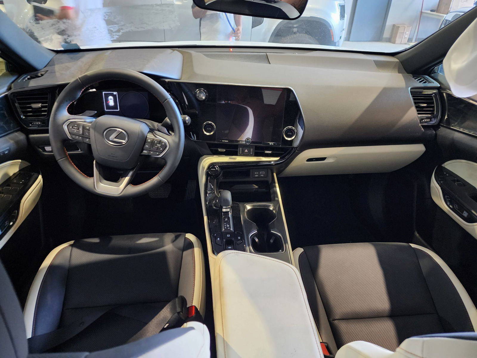 2024 LEXUS NX 250 — 1596 Miles — Lot 39394073 — Al Quoz - Marhaba Auctions Used Cars - Image 7