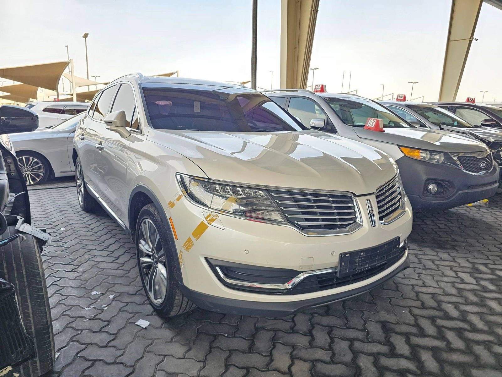 2016 LINCOLN MKX — 208584 KM — Lot L67650 — Souq - Marhaba Auctions Used Cars - Image 4