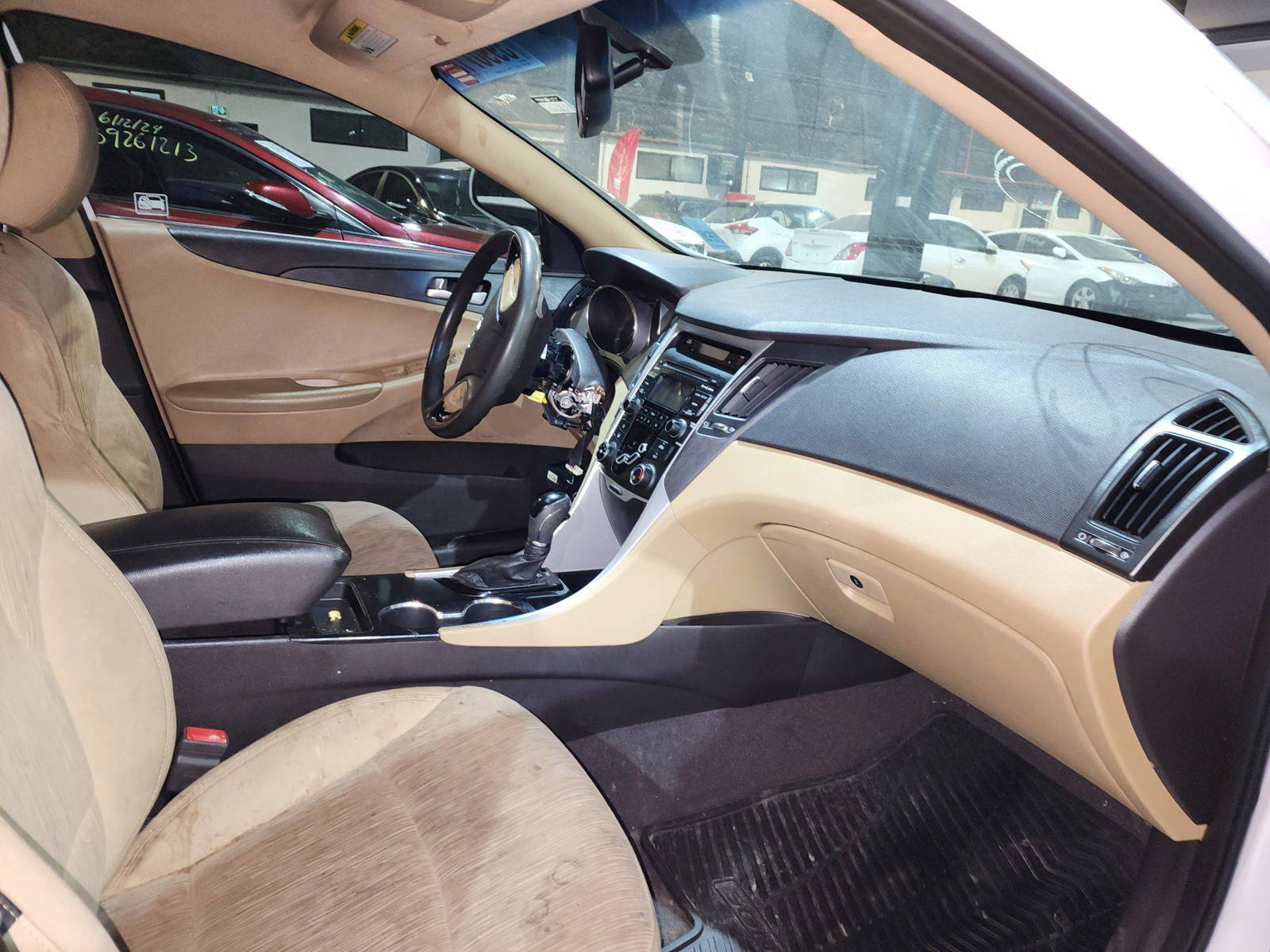 2013 HYUNDAI SONATA — 186900 Miles — Lot 48136 — Al Quoz - Marhaba Auctions Used Cars - Image 8